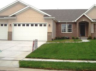 5644 Charlie Chase Ln, Bettendorf, IA 52722