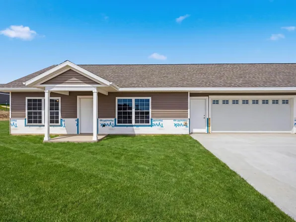 1301 Max Dr, Manchester, IA 52057
