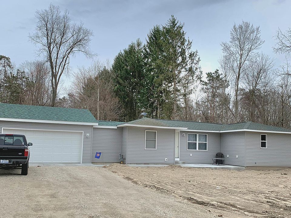 1st image of 409-411 Logan Ln