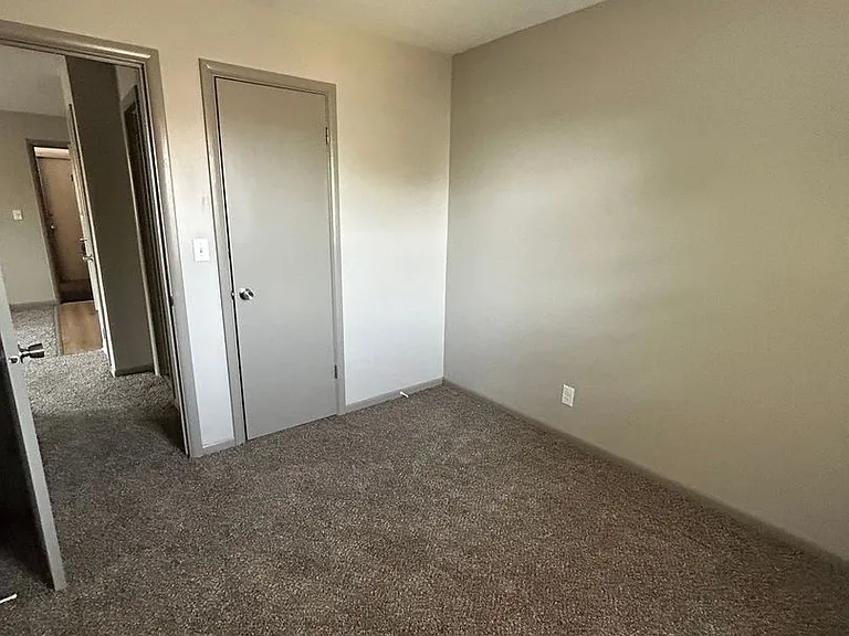 3411-3418 E 26th Street Apartments — Photo 5