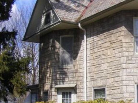 2nd image of 874 Porter St
