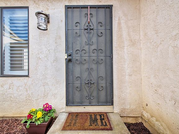 5th image of 2010 Larchmont Cir