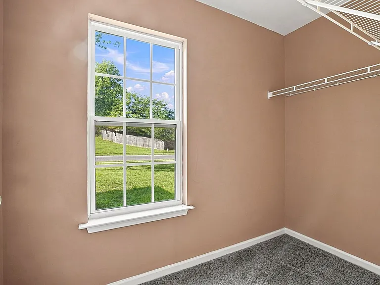 926 Oakshire Cir — Photo 17