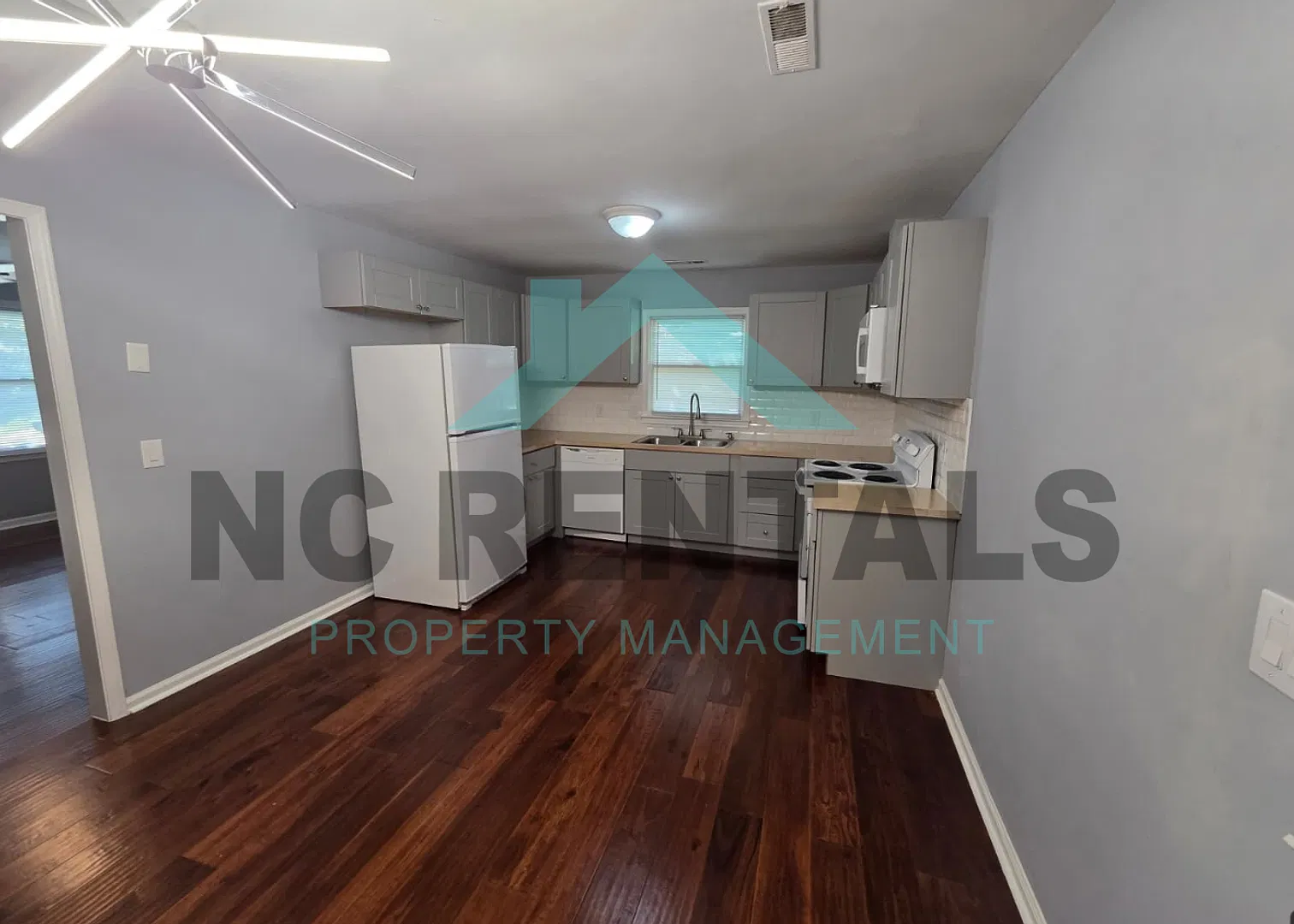 Lovely $1,750 3 Bed/3.0 Bath Home in South Greensboro w/ Cul-de-Sac Location & Private Yard! — Photo 3
