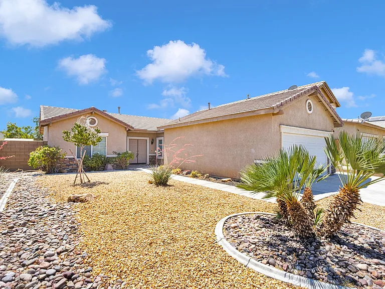 13085 Camden Ln — Photo 2