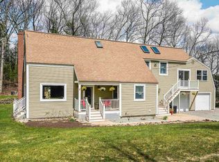 4 Beach Rd, Sandown, NH 03873