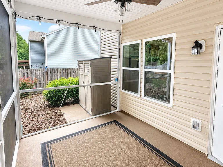 104 Isabella Ct — Photo 12