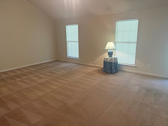 3rd image of 105 Darlington Cir