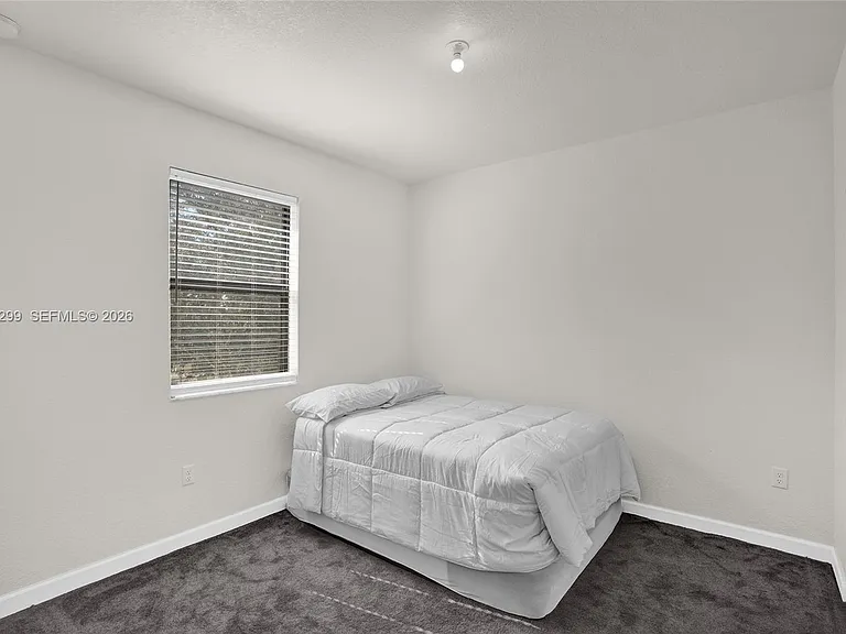 2502 NE 1st St — Photo 31