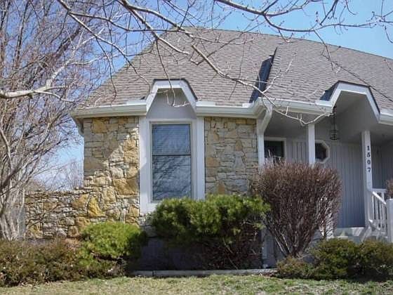 1st image of 1507 NE Yorkshire Dr
