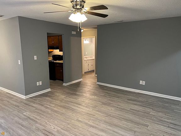 4th image of 8 Sagebrush Apts