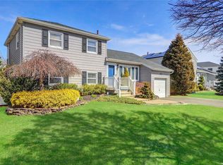 3541 Roanoke St, Seaford, NY 11783