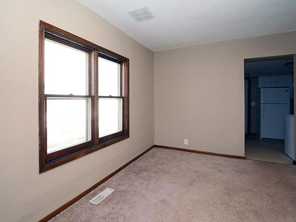 5th image of 419 1st Ave S