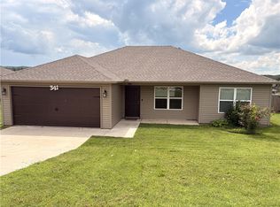 341 Cooper St, Huntsville, AR 72740