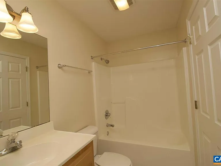 121 Bryant Dr — Photo 17