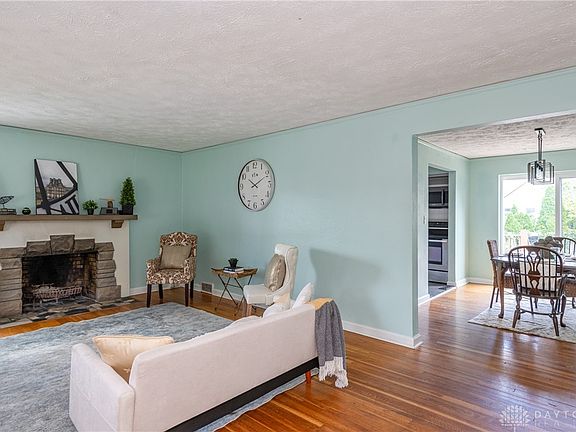 5th image of 205 E Dorothy Ln