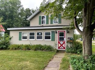 619 Berlin St, Waupaca, WI 54981