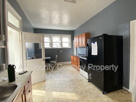 3rd image of 418 S 6th St #A