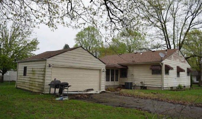 2nd image of 2405 N Maple Ave