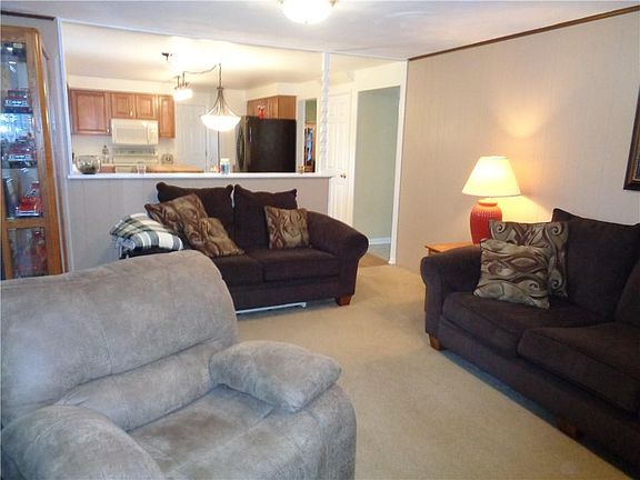 3rd image of 9 Glen Acre Dr