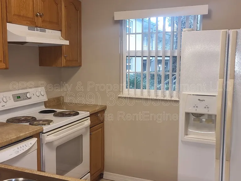 2500 Lee Rd #103 — Photo 4