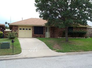 106 Black Forest Dr, Weatherford, TX 76086