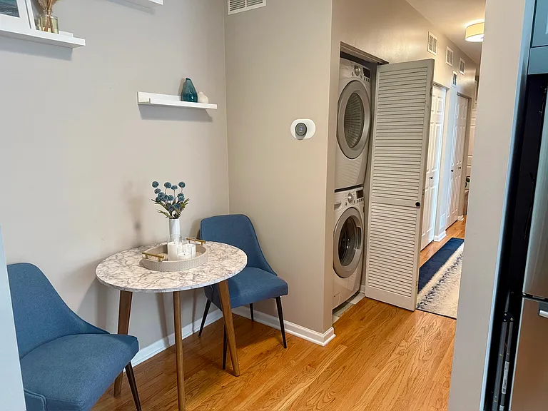 5678 W Higgins Ave #2E — Photo 6