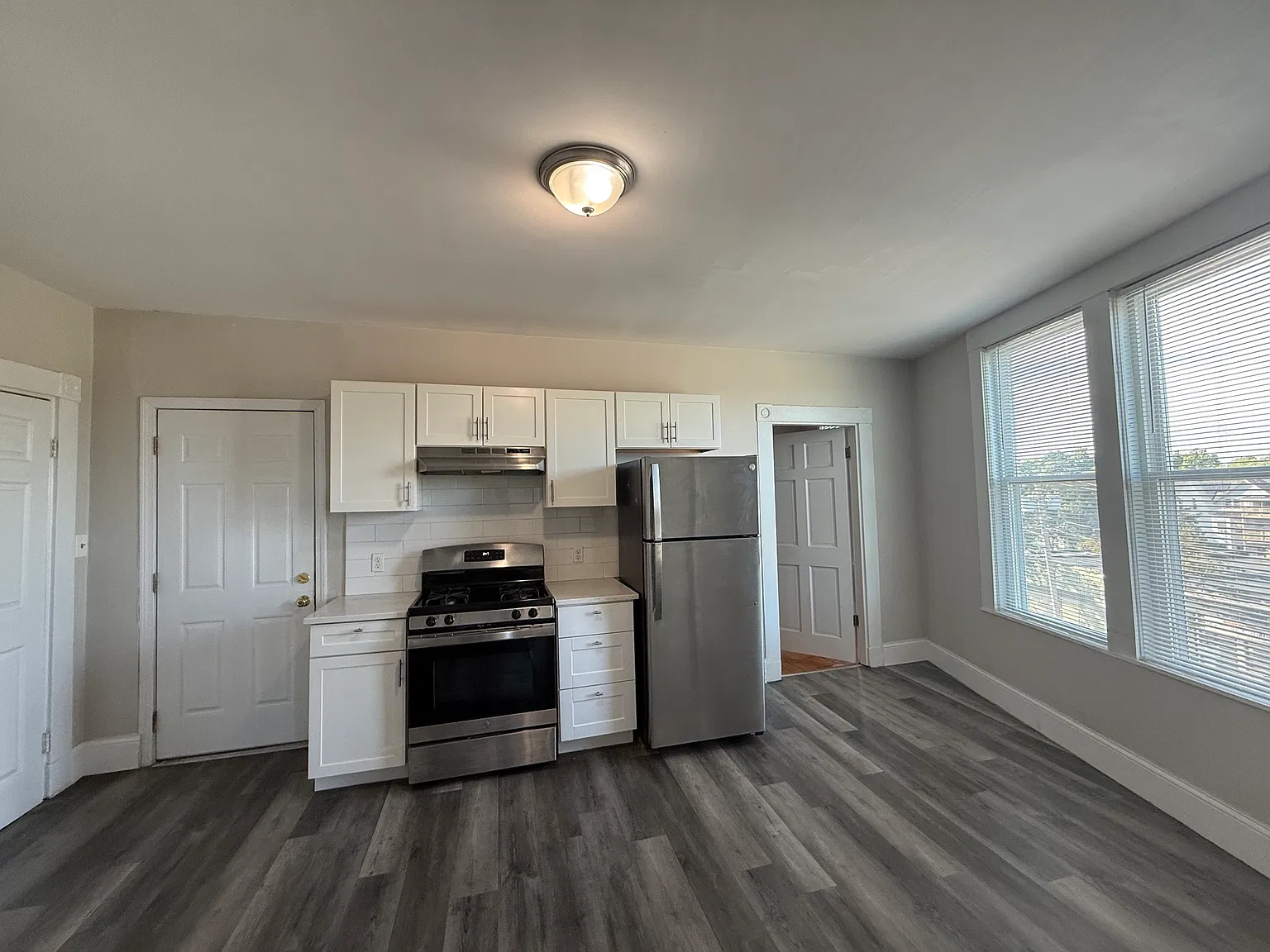 3 bed, 1150 sqft, $2,895 — Photo 3