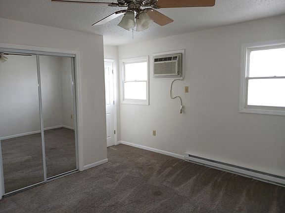 5th image of 102 E Parker St