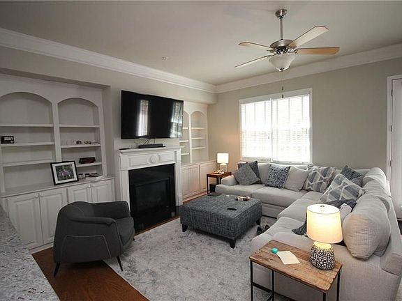 3rd image of 335 Rose Garden Ln