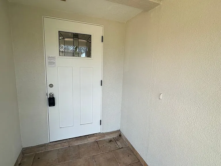 4223 SE 4th Pl — Photo 3