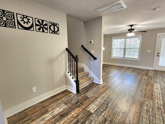 4th image of 484 Woodtrace Dr