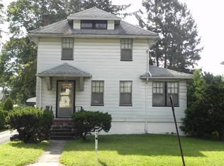 340 Rochelle Ave, Rochelle Park, NJ 07662