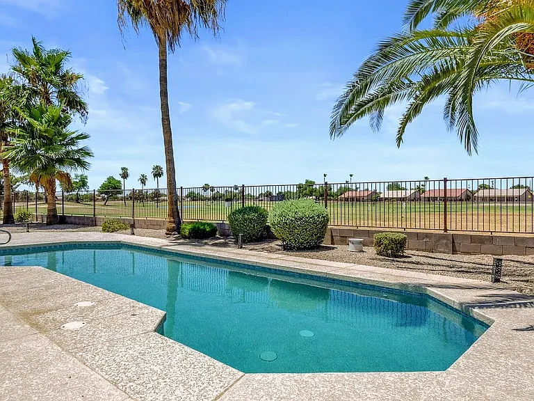 1264 E Waterview Pl — Photo 2