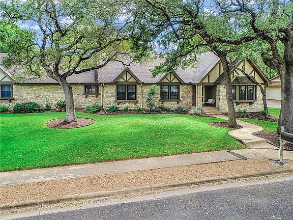 5th image of 10611 Plumewood Dr