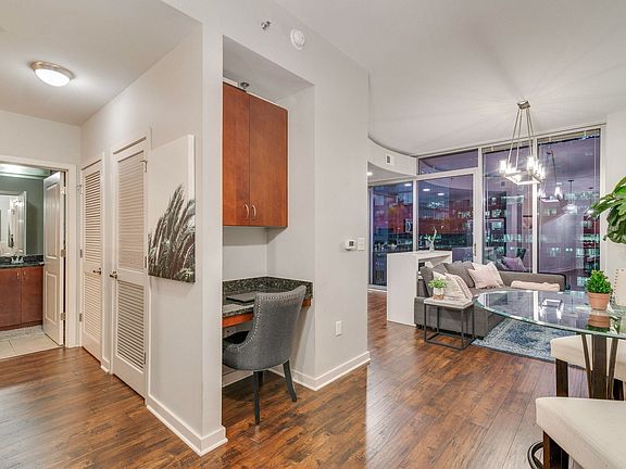 5th image of 301 Demonbreun St Unit 1911