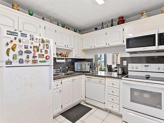 4th image of 6900 Bay Dr APT 5C