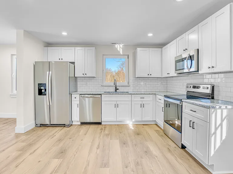 303 S 2nd Ave — Photo 11