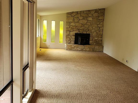 5th image of 18307 Larch Way