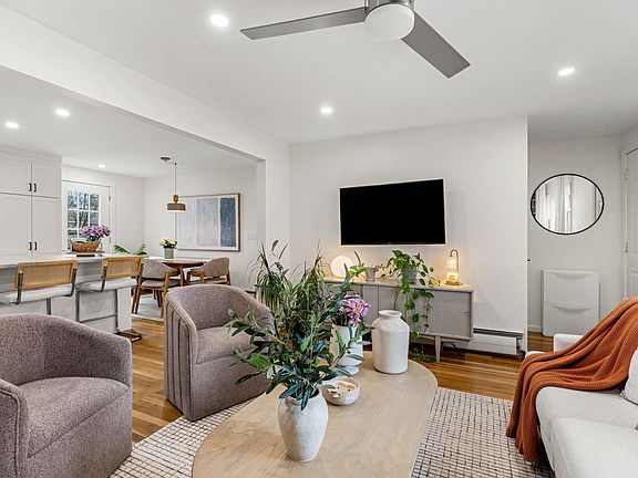4th image of 21 Hayden Street