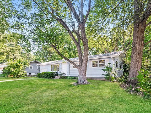 3rd image of 106 Forestwood Dr