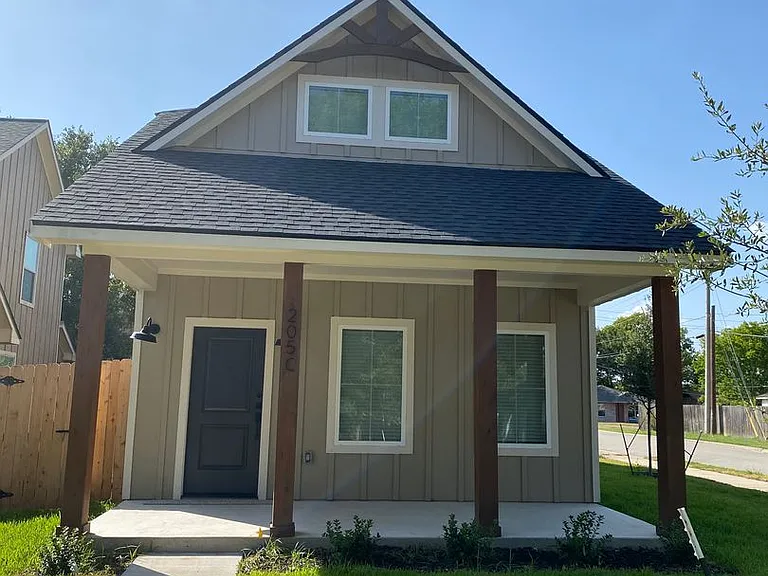 205 Sterling St — Photo 1