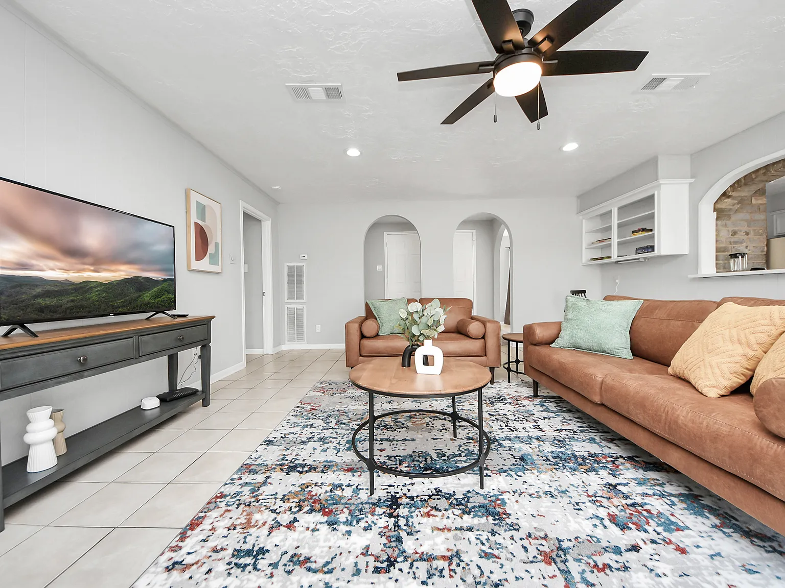 3 bed, $6,000 — Photo 2