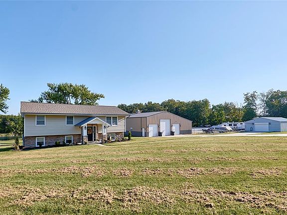2nd image of 2100 Spielhagen Rd
