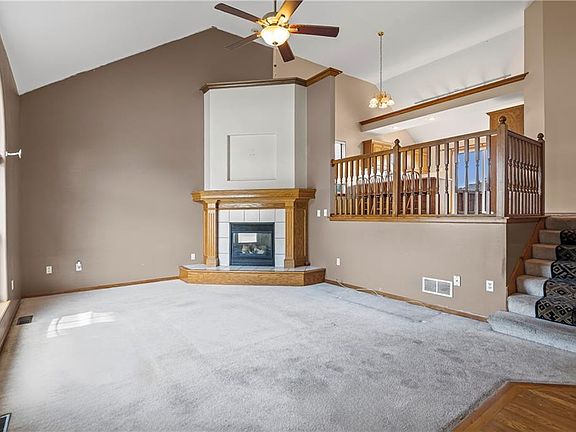 3rd image of 913 N Cochise Ave