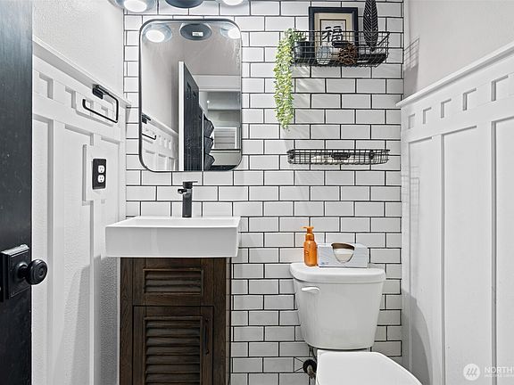 5th image of 10586 189th Street E