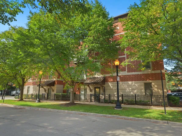 756 W 14th St APT 301, Chicago, IL 60607