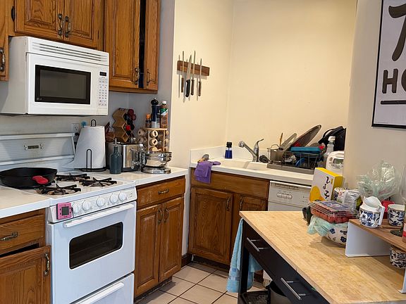 2nd image of 250 Kelton St #2