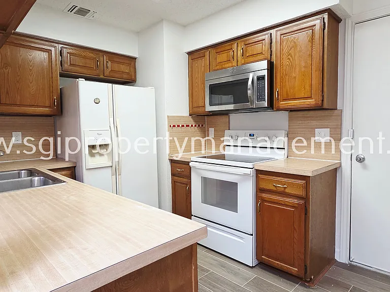 2408 Centaurus Dr — Photo 7