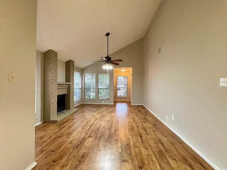 13703 Carsa Ln — Photo 3
